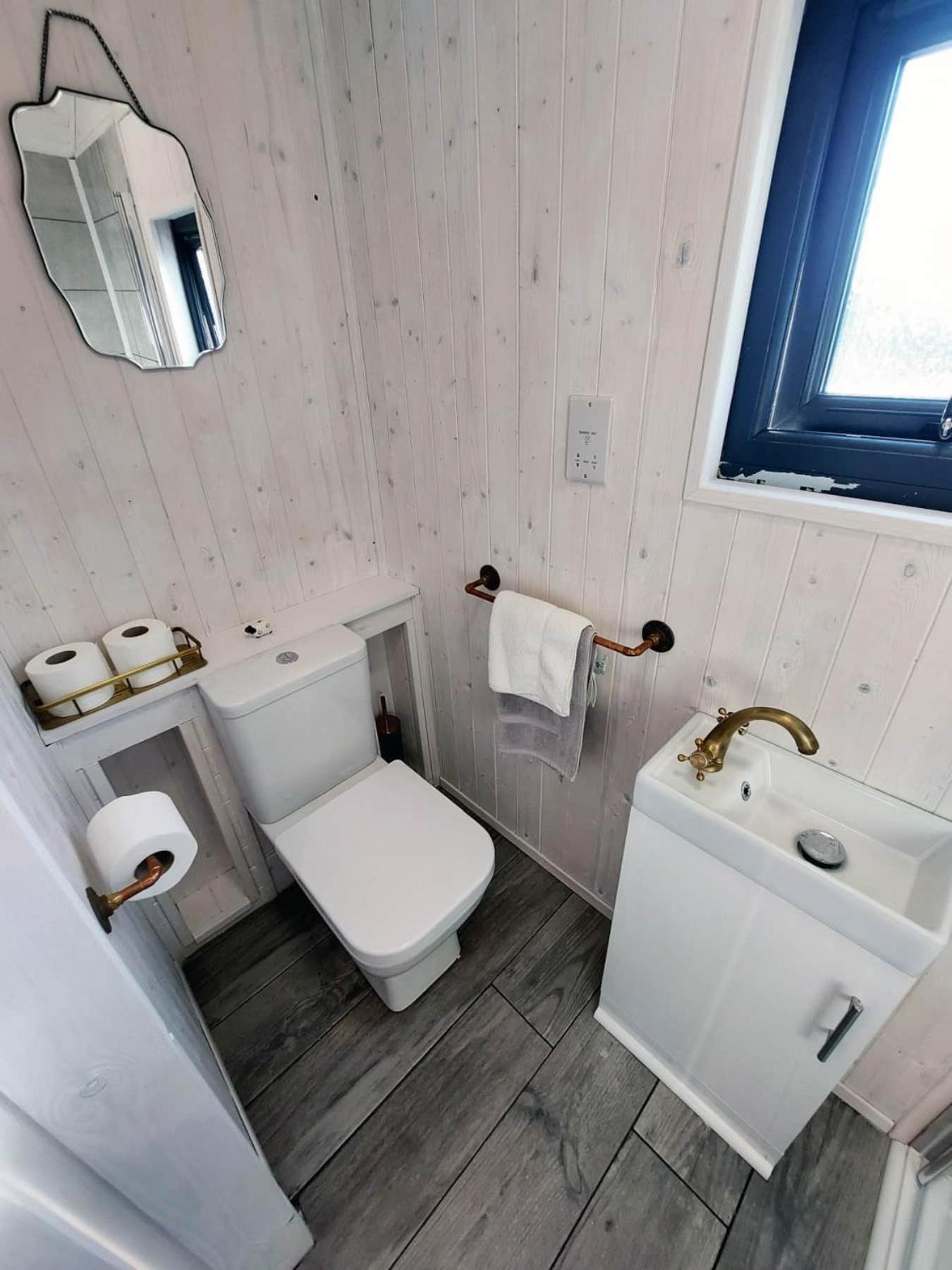 Barnacre Green Cottage - Eco-Friendly Cosy Cottage Moreton  المظهر الخارجي الصورة